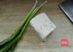 青蒜烧脆皮豆腐的做法图解1