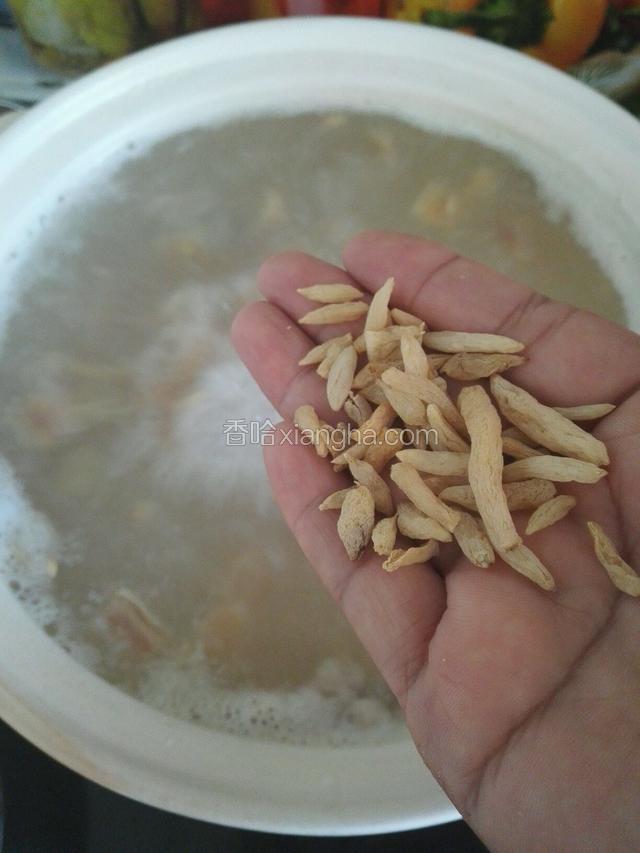 放麦冬，煮十分钟