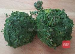 荠菜鲜虾水饺的做法图解3