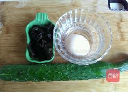 黄瓜木耳蛋花汤的做法图解1