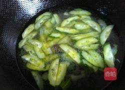 黄瓜木耳蛋花汤的做法图解4