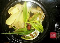 红枣枸杞野蘑菇老母鸡汤的做法图解5