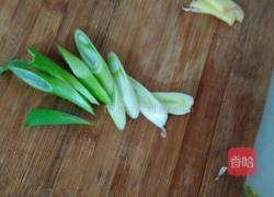 五花肉烧杏鲍菇的做法图解1