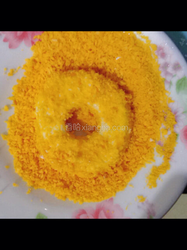 然后拍上面包糠，下面我们就要来炸制了。