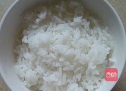 酱油蛋炒饭的做法图解1