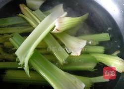 猪肉芹菜馄饨的做法图解2