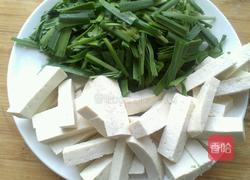 韭菜炒豆腐的做法图解2