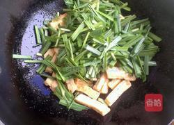 韭菜炒豆腐的做法图解5