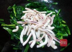 韭菜炒鱿鱼的做法图解4