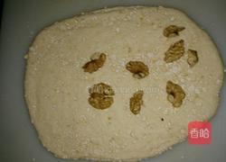 核桃仁金线虫面包的做法图解3