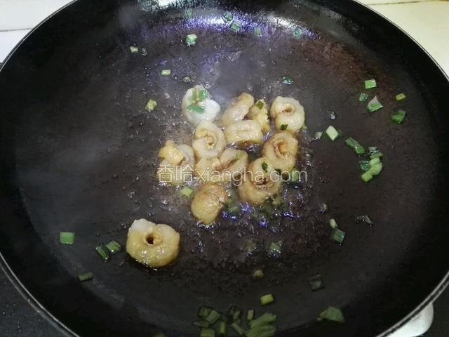 加入酱油，关火。