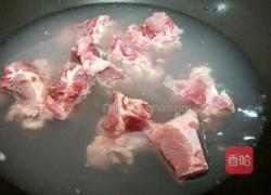 去湿良品莲藕海带淮山鱿鱼汤的做法图解1