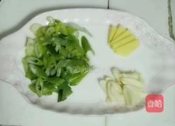 姜葱焖猪尾巴的做法图解2