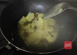 土豆片炒腊肠的做法图解5