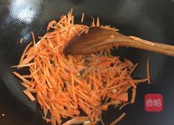 胡萝卜炒百叶的做法图解2