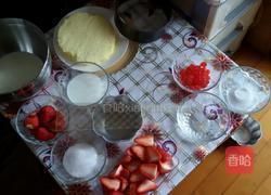 草莓慕斯的做法图解1