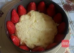 草莓慕斯的做法图解3