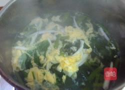 菠菜海鲜菇蛋花汤的做法图解3