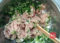 Illustration of how to make potato pancakes 3