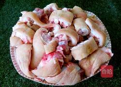 冬菇花生猪脚汤的做法图解1