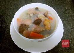 冬菇花生猪脚汤的做法图解4