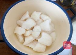 冰糖炖雪梨的做法图解2