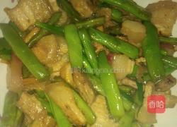 回锅肉炒四季豆的做法图解4