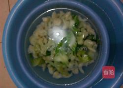 花菜炒鸡胸肉的做法图解3