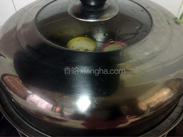 蒸锅加水大火烧开后放进去，蒸10分钟后关火，闷5分钟再开锅