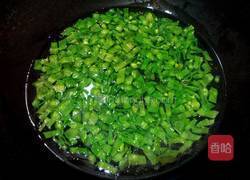 荷兰豆煎蛋的做法图解4