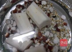 山药薏米芡实粥的做法图解2