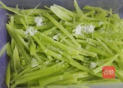 生抽腌莴笋的做法图解2