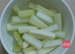 芹香海鱼的做法图解2