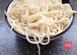 西红柿鸡蛋炒面的做法图解1