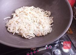 西红柿鸡蛋炒面的做法图解4