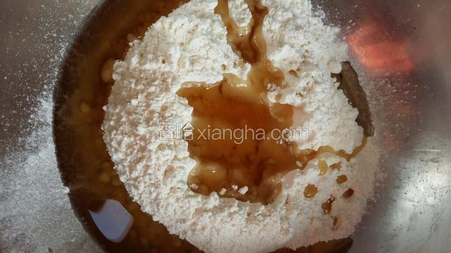 把水油皮的材料全部加入和成光滑的面团！