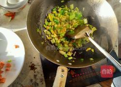 芹菜碎炒火腿的做法图解3