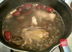 清补凉斑鸠猪骨汤的做法图解9