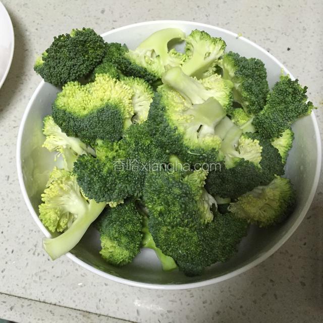 捞出来沥干水分