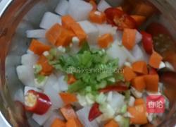 凉拌红白萝卜块的做法图解7