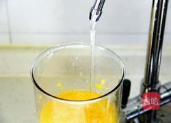 鲜榨蜜梨香橙汁的做法图解9