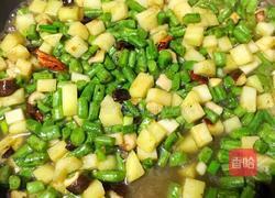 香辣豆角土豆丁的做法图解6