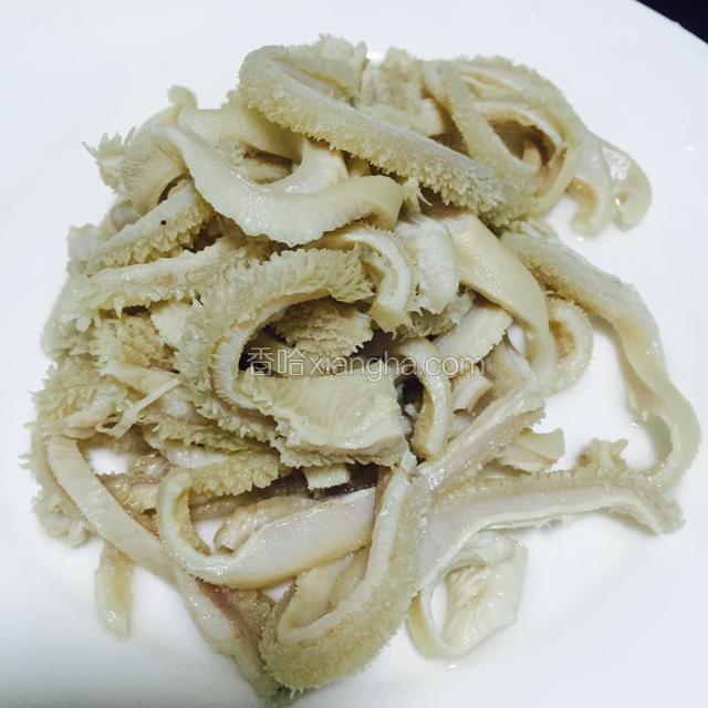 熟牛肚一盘备用
