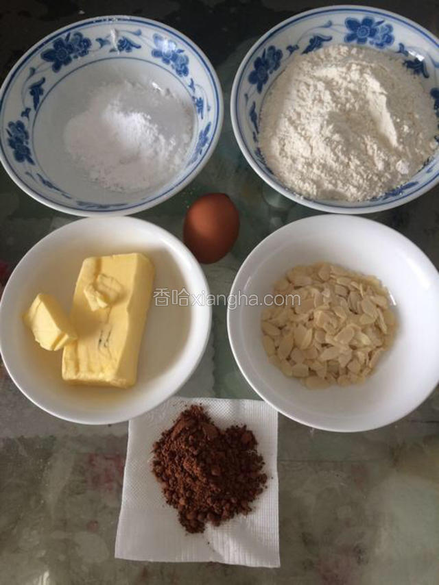 准备好所有食材，黄油提前室温软化，或直接拿出来微波炉打20秒软化