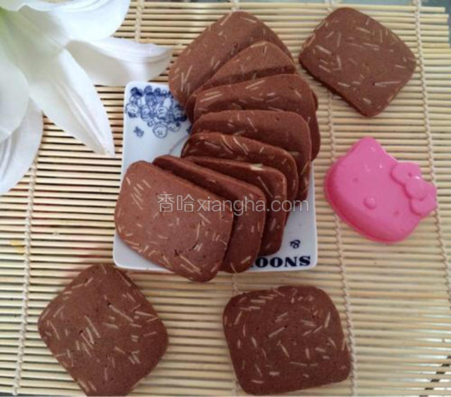 烤箱预热180度，中层15-20分钟左右，出炉放凉后食用