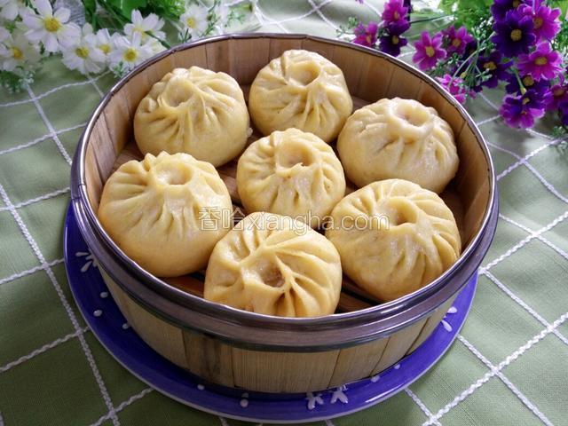 黄灿灿的包子出锅了！