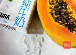 牛奶炖木瓜的做法图解1