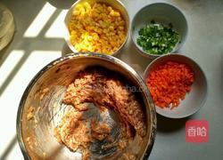 玉米肉馅蒸饺的做法图解2