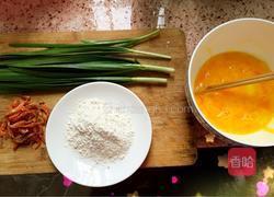 韭菜虾米鸡蛋饼的做法图解1