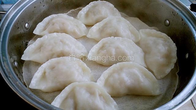 香香的饺子蒸好喽！
